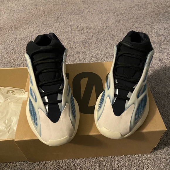 Yeezy Other - Men’s yeezy 700 Kyanit size 11.5